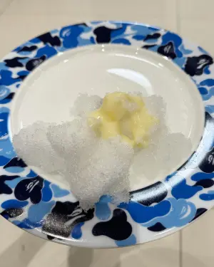 ▲蔡阿嘎疑似將陽明山上的雪,加上煉乳吃下去。(圖/蔡阿嘎IG) ▲蔡阿嘎疑似將陽明山上的雪,加上煉乳吃下去。(圖/蔡阿嘎IG)