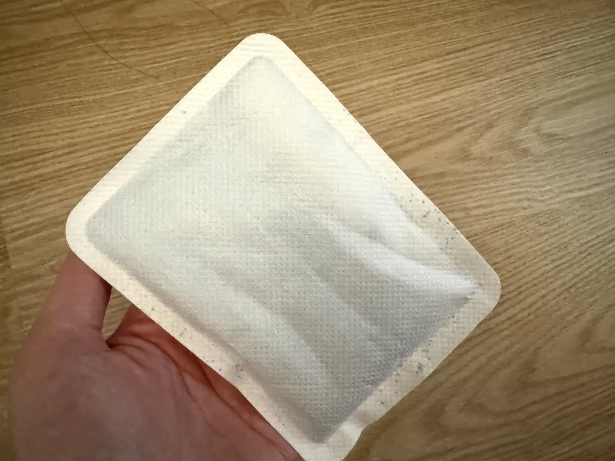 ▲天氣寒冷讓人更加依賴吹風機和暖暖包來乾燥或保暖。（圖／記者鍾怡婷攝）