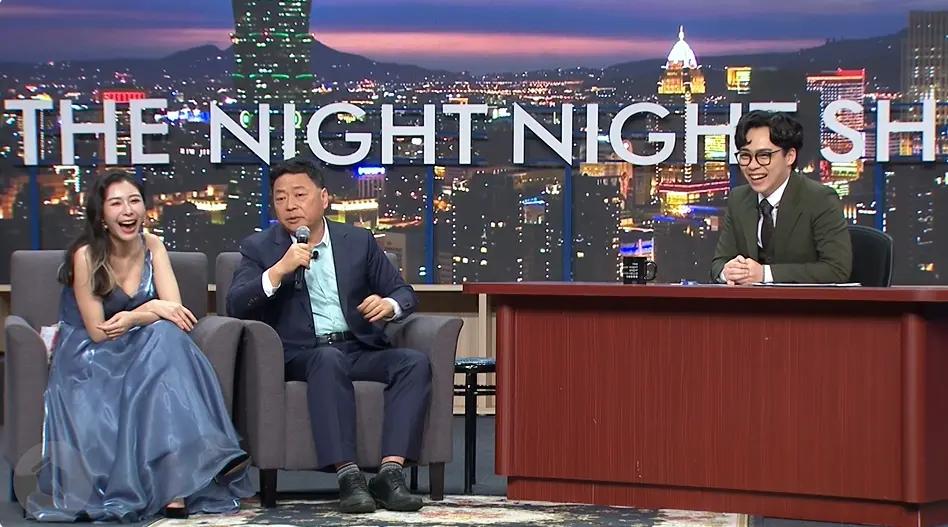 ▲薩泰爾娛樂製作的《賀瓏夜夜秀》節目，近期因為請《央視》前調查記者王志安，引發一系列爭議。（圖／STR Network YouTube）