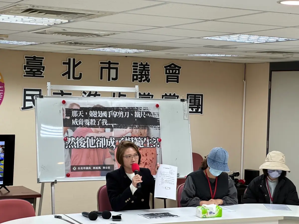 ▲林延鳳偕同被霸凌學生家長舉行記者會控訴校方置之不理，要求教育局、體育局釐清相關人員責任。（圖／林延鳳辦公室提供）