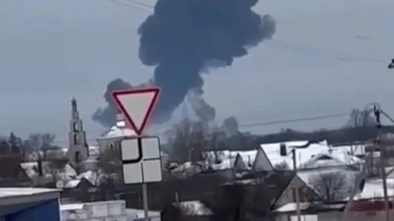 ▲俄羅斯一架Il-76軍用運輸機，24日在俄烏邊境別爾哥羅德（Belgorod）墜毀。（圖／翻攝自Telegram）