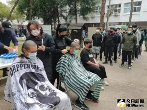 新報到的役男依規定全部理3分頭 ▲新報到的役男依規定全部理3分頭。(圖/記者莊全成攝,2024.01.25)