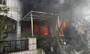 台南新營民宅大火「烈焰狂燒」！母子3人獲救無生命跡象送醫搶救

