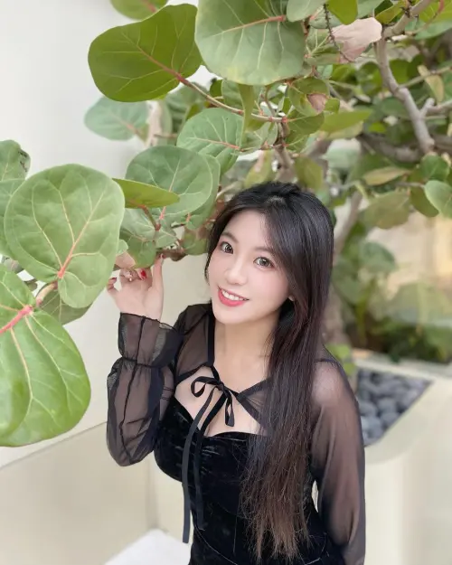 ▲熊霓近日人氣飆升,緋聞滿天飛。(圖/熊霓IG) ▲熊霓近日人氣飆升,緋聞滿天飛。(圖/熊霓IG)