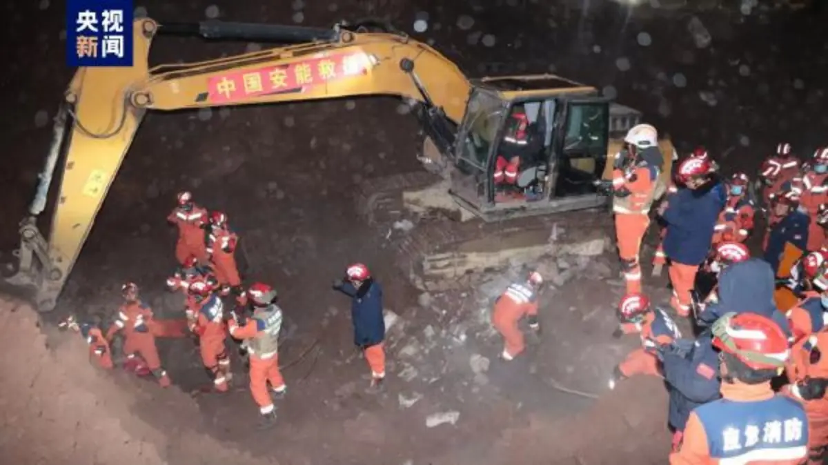 ▲中國雲南昭通市鎮雄縣涼水村22日發生山崩，造成44人死亡，居民質疑是長期挖採煤礦，導致山體不穩。（圖／翻攝自微博）