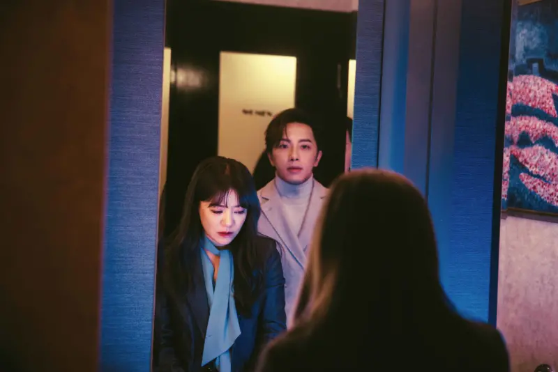 ▲丁噹（左）在新歌〈最好不要再遇見你〉MV中，飾演坤達的前女友。（圖／相信音樂提供）