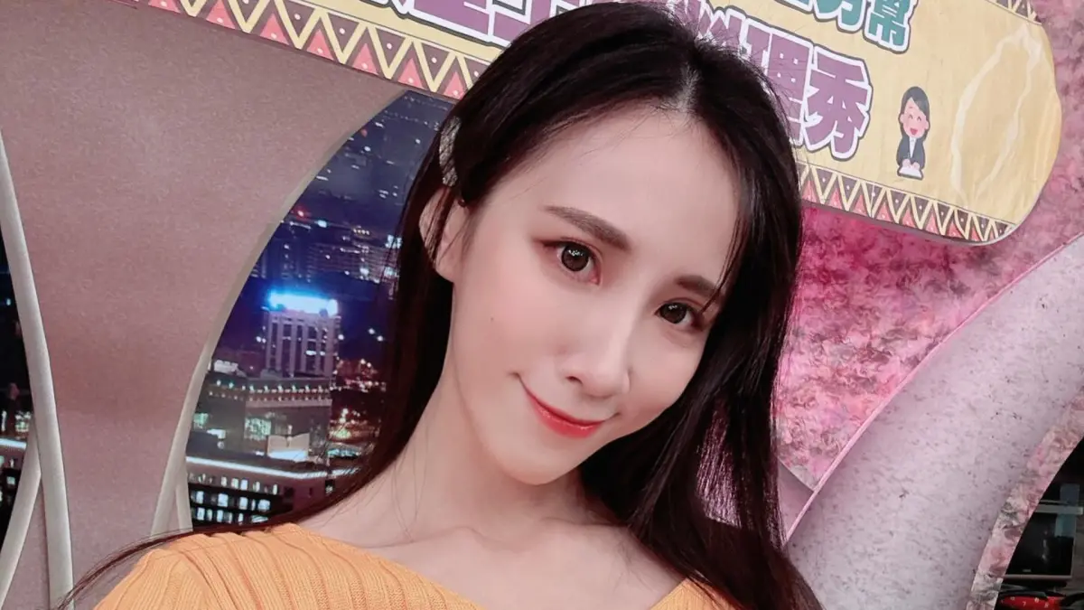 ▲瑤瑤黃喬歆不怕寒流，錄影穿搭布料很少。（圖／瑤瑤黃喬歆IG）