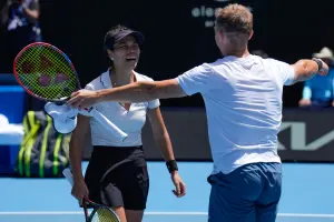 ▲台灣網球名將謝淑薇與波蘭好手Jan Zielinski生涯首度合作，結果就一路殺進到澳洲網球公開賽混雙決賽，並最終奪冠。（圖／美聯社／達志影像）