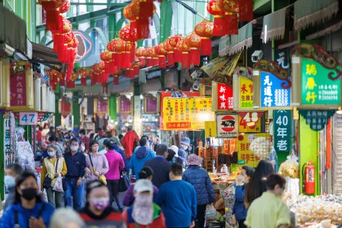 高雄三鳳中街為南台灣最大的年貨大街。(圖/取自三鳳中街臉書粉專) ▲高雄三鳳中街為南台灣最大的年貨大街。(圖/取自三鳳中街臉書粉專)