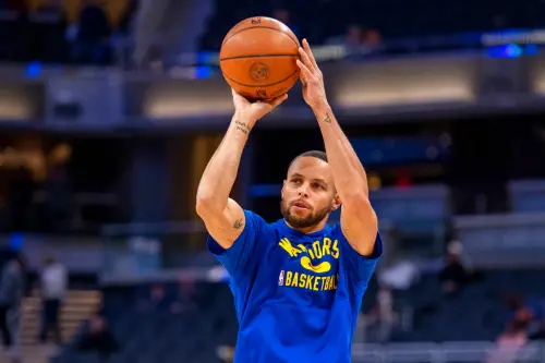 勇士超級球星Stephen Curryy將和「女Curry」Sabrina Ionescu在今年全明星賽的三分球大賽上正面對決 ▲勇士超級球星柯瑞(Stephen Curry)能否留在勇士退休仍是未知數。(圖/美聯社/達志影像)