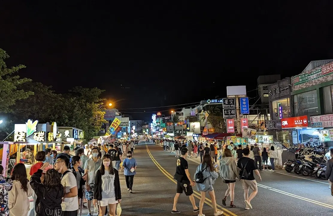 ▲國境之南墾丁觀光人潮大幅度減少，今年春節訂房率最高只有8成，有住宿業者甚至5成都不到。（圖/墾丁大街Google評論）