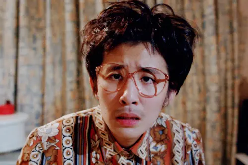 香港正宗賀歲電影《家有囍事4K數位修復加長版》,吳君如原本要演毛舜筠的男人婆角色,但劇組臨時將她的角色換成程大嫂。(圖/采昌) ▲香港正宗賀歲電影《家有囍事4K數位修復加長版》,吳君如原本要演毛舜筠的男人婆角色,但劇組臨時將她的角色換成程大嫂。(圖/采昌)