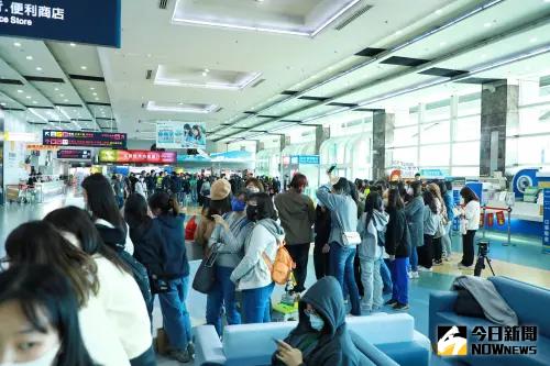 ▲Super Junior抵達高雄小港機場。（圖／記者陳雅蘭攝）
