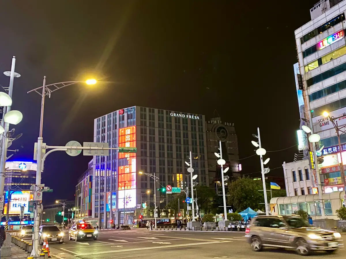 ▲房市冷淡不影響北市商圈店面市場，3月下旬西門町出現45萬元租金交易。（圖／記者葉盛耀攝）