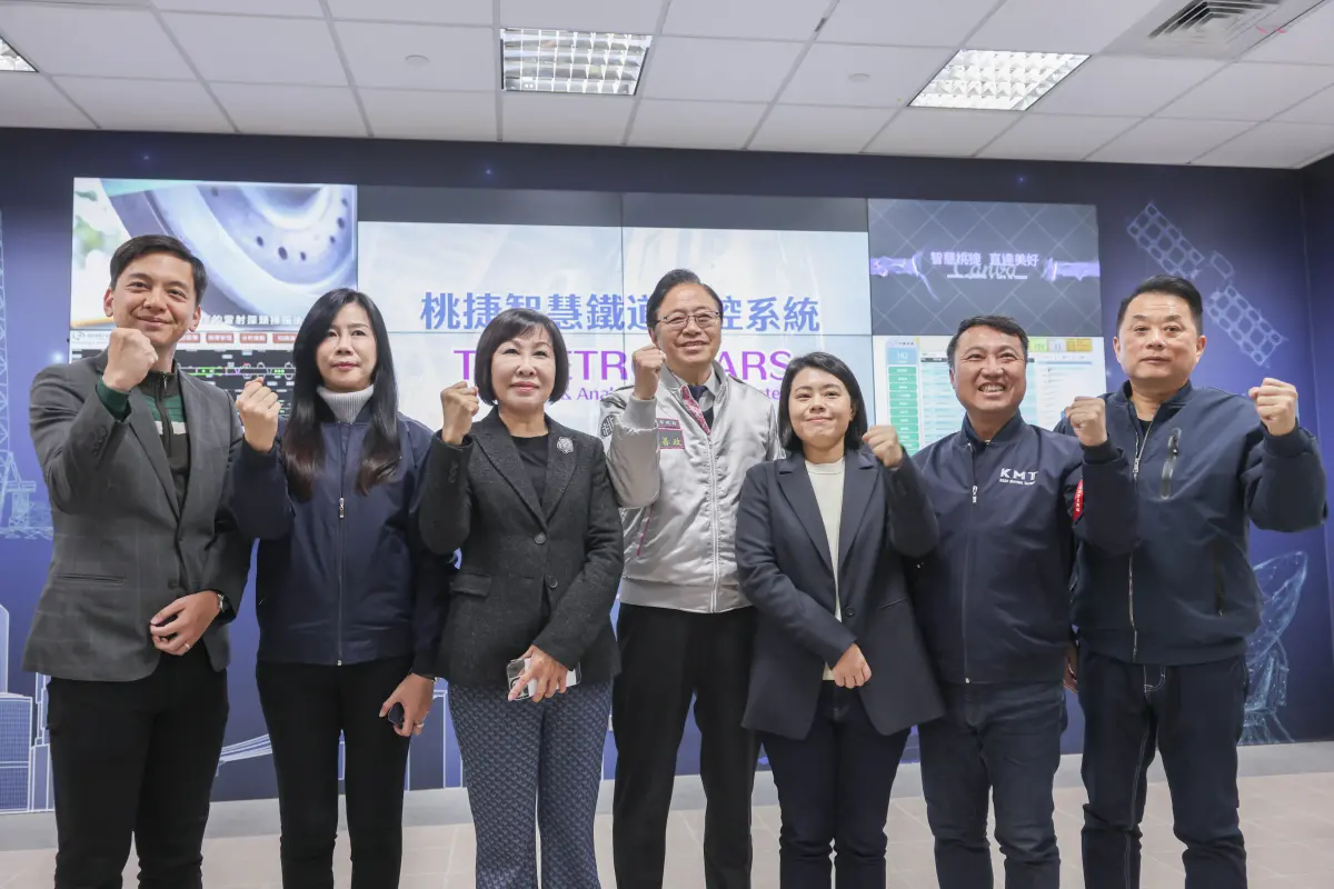 ▲張善政與6位立委當選人前往大園區參訪桃捷智慧鐵道發展成果，期待未來在立委的支持下，能成功向交通部爭取發展第二期計畫，做出更亮眼的成果。（圖／桃園市政府提供）