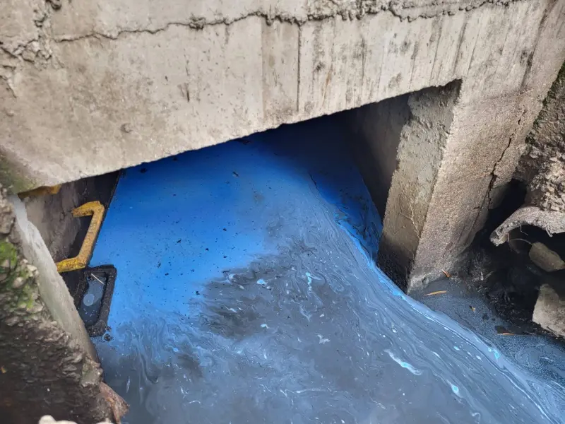新莊潭底溝遭染成藍色多「惱」河　新北環保局追查原竟是在做這事