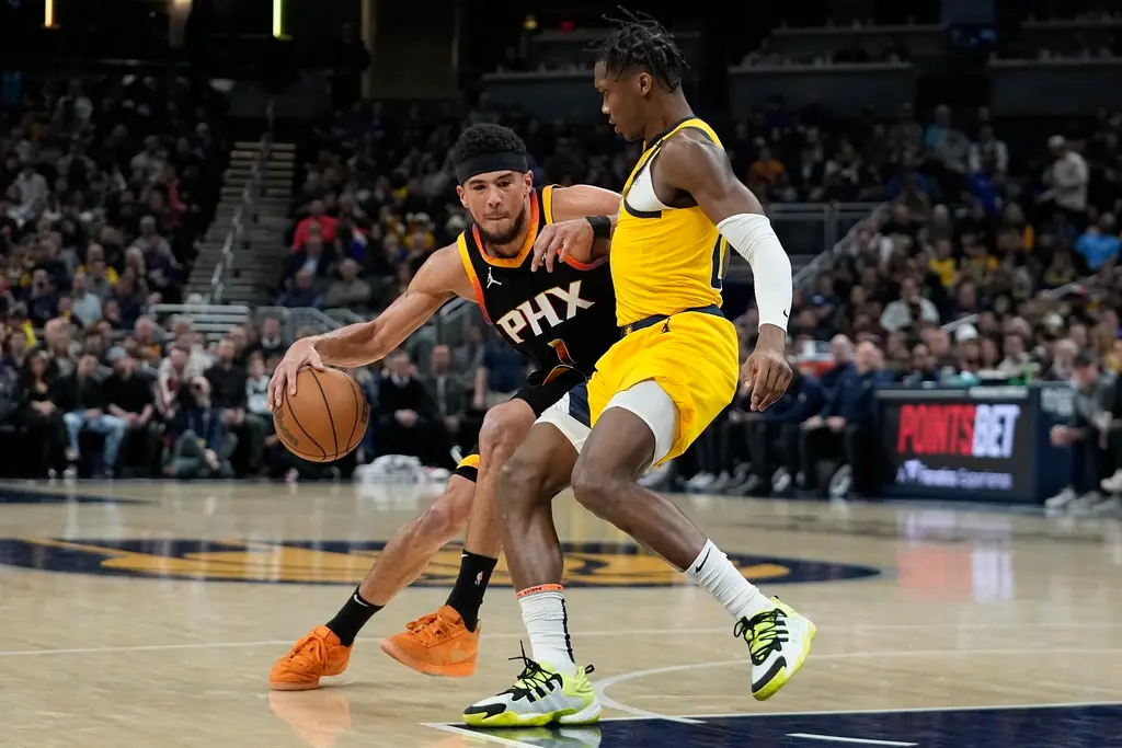 ▲「奪命書生」Booker猛砍62分無用，最後在三分線外出手試圖絕殺失敗，太陽遭溜馬逆轉輸球。（圖／美聯社／達志影像）