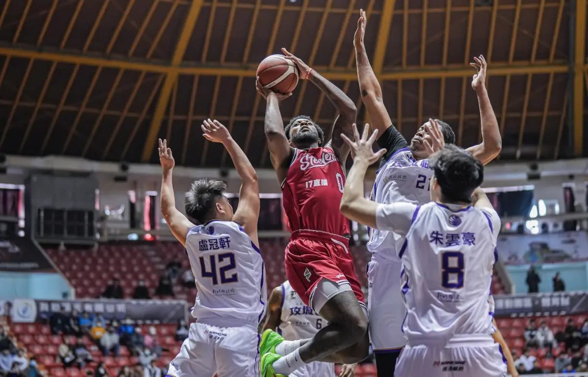 ▲鋼鐵人洋將鐵米上場近40分鐘，拿下40分、14籃板，得分追平個人生涯單場紀錄。（圖／高雄鋼鐵人提供）