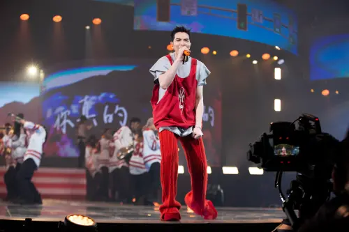 蕭敬騰登上「2024超級巨星紅白藝能大賞」。(圖/華納音樂提供) ▲蕭敬騰登上「2024超級巨星紅白藝能大賞」。(圖/華納音樂提供)
