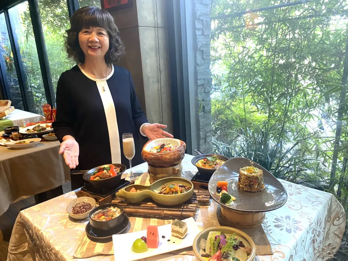 ▲一般外帶年菜，不是十人組，就是適合小家庭的四至六人組合，寬心園獨推個人外帶年菜套餐，讓一個人過節也很有年味。（圖／記者金武鳳攝，2024.1.28)