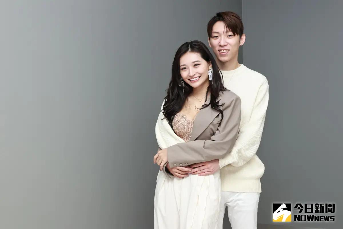 ▲祈錦鈅（左）首度與老公A先生合體出席公益活動，坦言感情不受第三者影響。（圖／記者吳翊婕攝影）