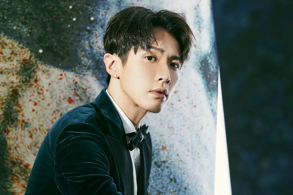 ▲柯震東情史豐富，曾經與「天后」蕭亞軒大談12歲姐弟戀，更在直播上提到最愛的人是李毓芬，今天又被爆出與安心亞的牽手情。（圖／柯震東臉書）