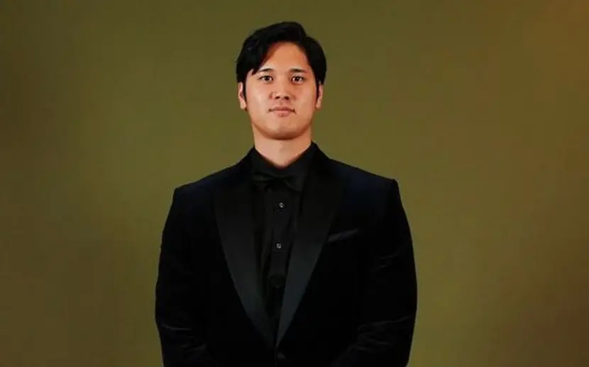 ▲大谷翔平在晚宴中停下用餐，只為和粉絲合照，被日本媒體稱贊是神對應。（圖／MLBIG)