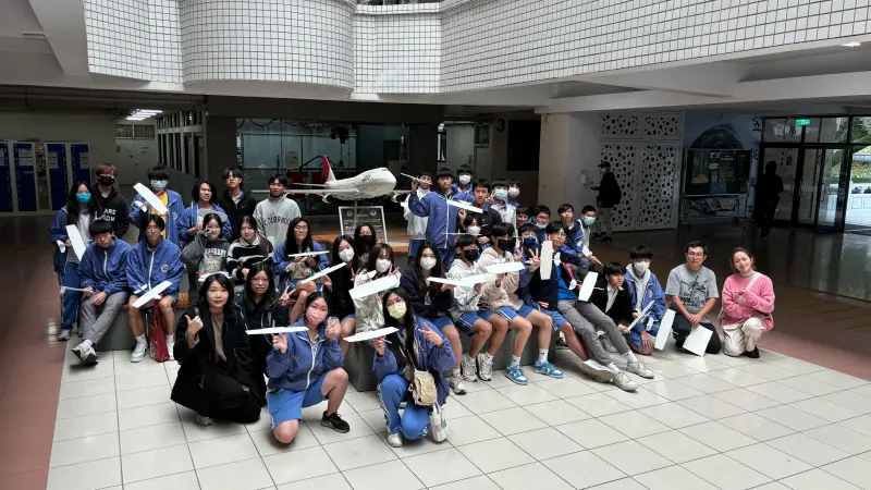 ▲新北市立三民高中學生參訪淡江大學航太工程學系。（圖／品牌提供）