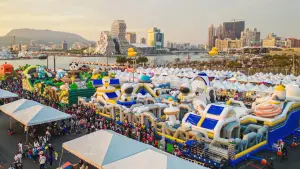 ▲16-18號碼頭樂園白天晚上都好玩。(圖/高市府觀光局提供) ▲16-18號碼頭樂園白天晚上都好玩。(圖/高市府觀光局提供)