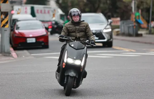 ▲機車、冬天、寒流、冷氣團、天氣配圖。(圖/記者葉政勳攝) ▲機車、冬天、寒流、冷氣團、天氣配圖。(圖/記者葉政勳攝)