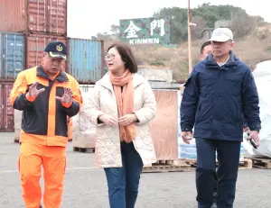 ▲海洋委員會主任委員管碧玲視察金門小三通盼全力圍堵非洲豬瘟。(圖/海洋委員會提供) ▲海洋委員會主任委員管碧玲視察金門小三通盼全力圍堵非洲豬瘟。(圖/海洋委員會提供)