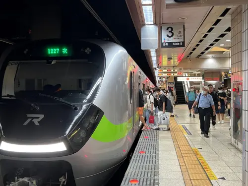 ▲台鐵公司表示，為加強113年春節連續假期旅客疏運，將再加開16列次對號列車。（圖／台鐵提供）