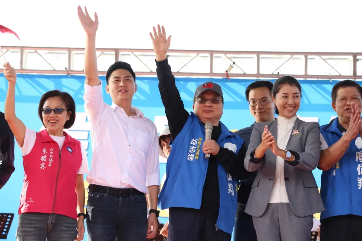 ▲胡志強是廖偉翔人生啟蒙老師，得知他決定從政，送給他「三個更」。（圖／廖偉翔提供，2024.02.03）