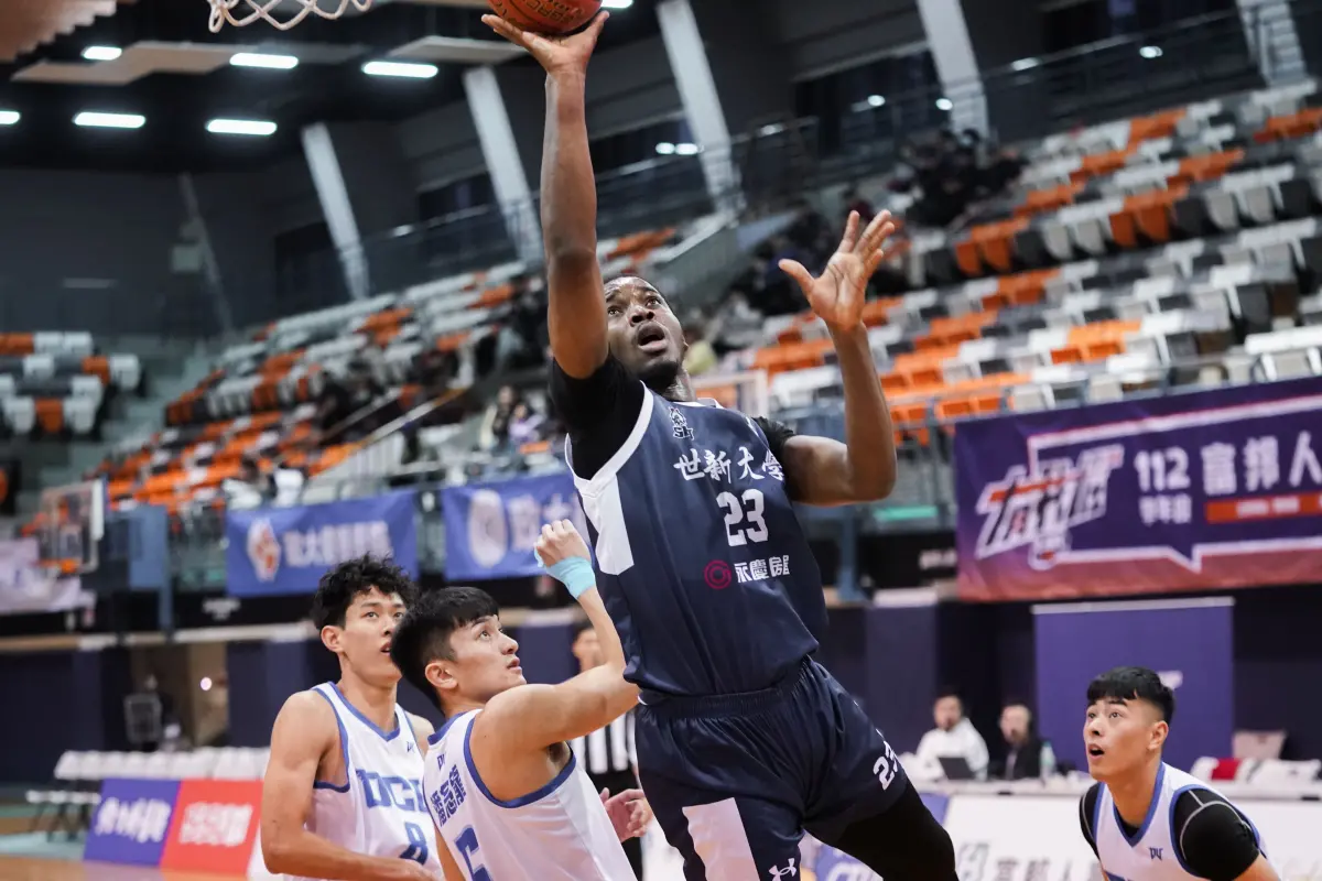 ▲世新庫克9分10籃板，世新大學10勝4敗，確定排第四。（圖／大專體總提供）