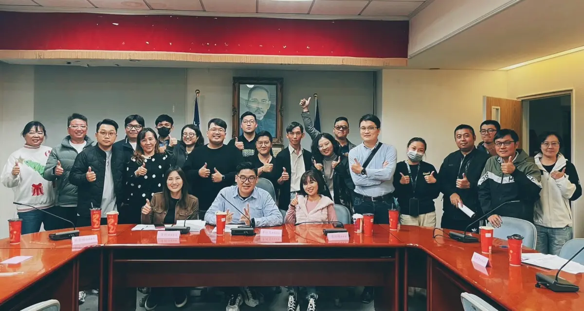 ▲國民黨高雄青工總會昨（29）日舉行委員會議暨總會長改選，選出新任總會長，由國民黨幕僚出身的李昶志當選。（圖／國民黨高雄青工總會提供）