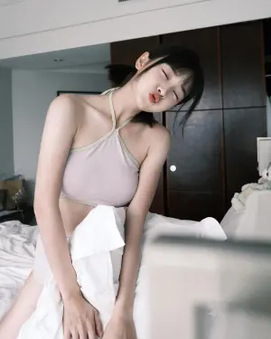 ▲▼籃籃身高162公分,三圍32C、24、34,有深藏不露的隱乳身材。(圖/籃籃IG) ▲▼籃籃身高162公分,三圍32C、24、34,有深藏不露的隱乳身材。(圖/籃籃IG)