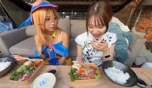 日本2正妹盲測超哥丼飯！夾一口面露難色：飯超派甲　評分曝光了
