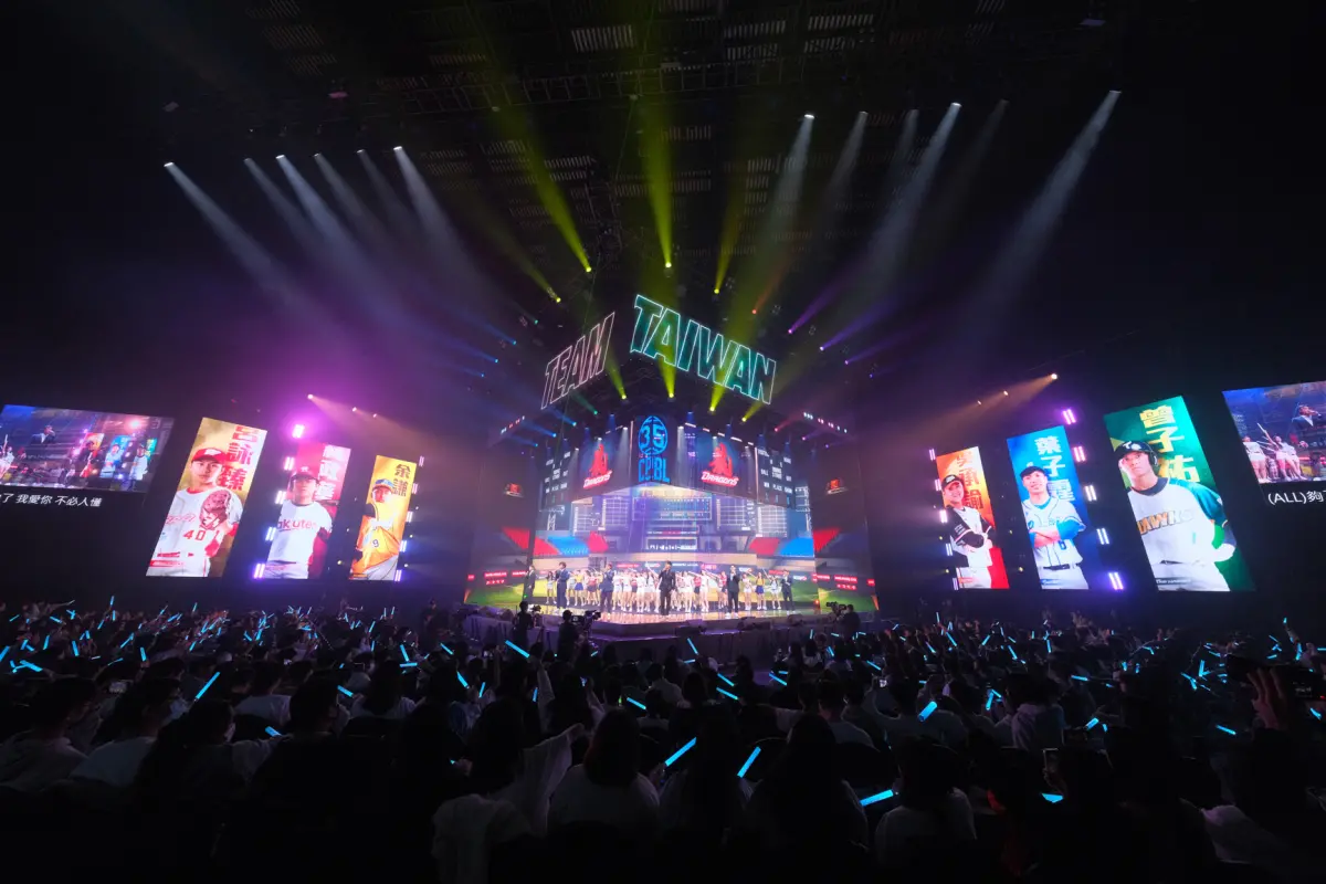 ▲文總《WE ARE我們的除夕夜》打造北流有史以來，第一次有職棒選手與啦啦隊站上舞台。（圖／文總提供）