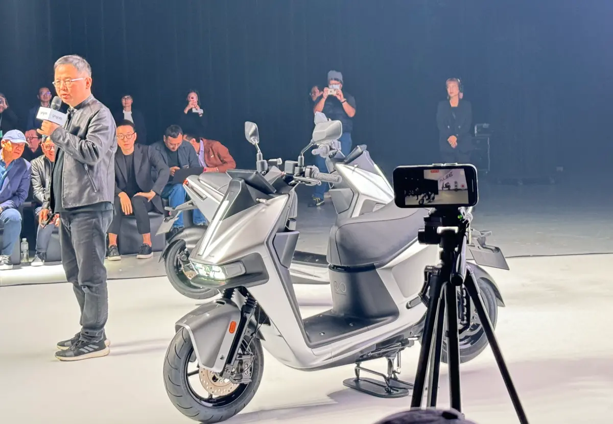 ▲Gogoro PULSE今（30）亮相，售價10萬9800元起，預計2024年Q2下旬開始交車。（圖／記者周淑萍攝）