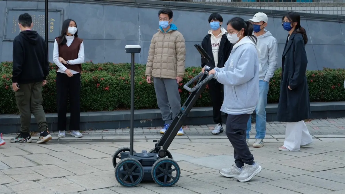 ▲ 小港高中今年起與高雄多所大學與科大合作，將不同學群的課程引進校內，自辦多元體驗營隊。（圖／高市府教育局提供）