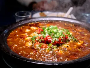 蝦仁麻婆豆腐除了香麻微辣,還多了海鮮甜韻。(圖/記者葉盛耀攝) ▲蝦仁麻婆豆腐除了香麻微辣,還多了海鮮甜韻。(圖/記者葉盛耀攝)