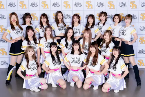 ▲台灣前女子偶像團體AKB48 Team TP成員邱品涵，加入軟銀球團啦啦隊，創下史上第一外國成員紀錄。（圖／軟銀鷹官網）