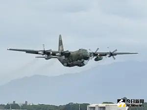▲空軍第六混合聯隊實施C-130 H型力士運輸機實施低空高速衝場。（圖／記者莊全成攝，2024.01.30）