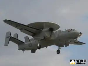 ▲空軍第六混合聯隊實施E-2K空中預警管制機低空高速衝場。（圖／記者莊全成攝，2024.01.30）
