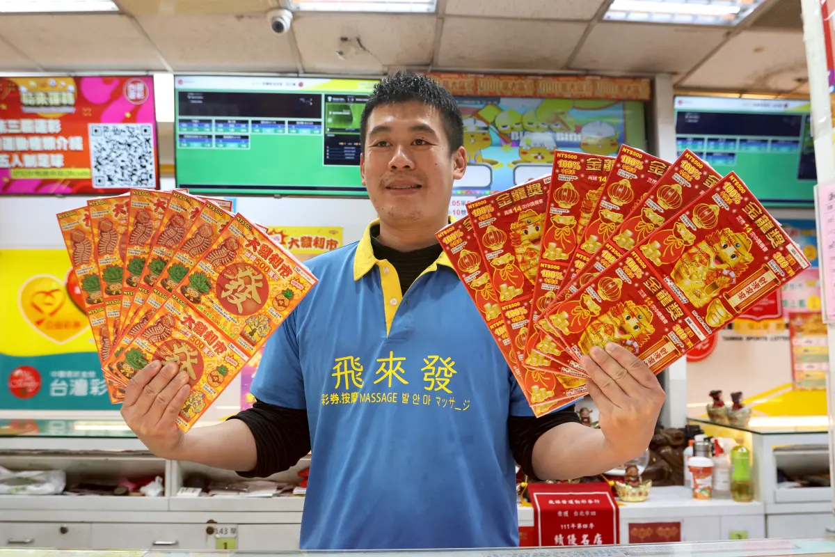 ▲春節才剛過，不少人在這期間到彩券行購買刮刮樂拼手氣，有人幸運刮中大獎，也有人槓龜連連。（圖／記者林調遜攝）