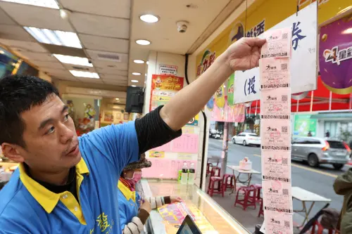 ▲公益彩券、台灣彩券、台灣運彩、刮刮樂、539、大樂透、威力彩、樂透配圖。(圖/記者林調遜攝) ▲公益彩券、台灣彩券、台灣運彩、刮刮樂、539、大樂透、威力彩、樂透配圖。(圖/記者林調遜攝)