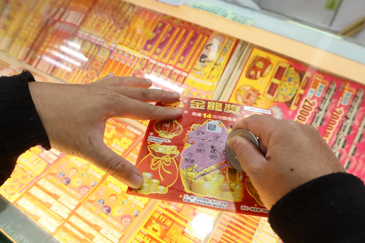 ▲一年一度的農曆春節到來，台彩在此之前都會推出多款新年刮刮樂，獎金逐年加碼再加碼。（圖／記者林調遜攝）