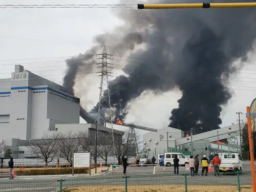 影／日本火力發電廠爆炸影像曝！窗戶搖晃如地震、鍋爐竄出濃煙
