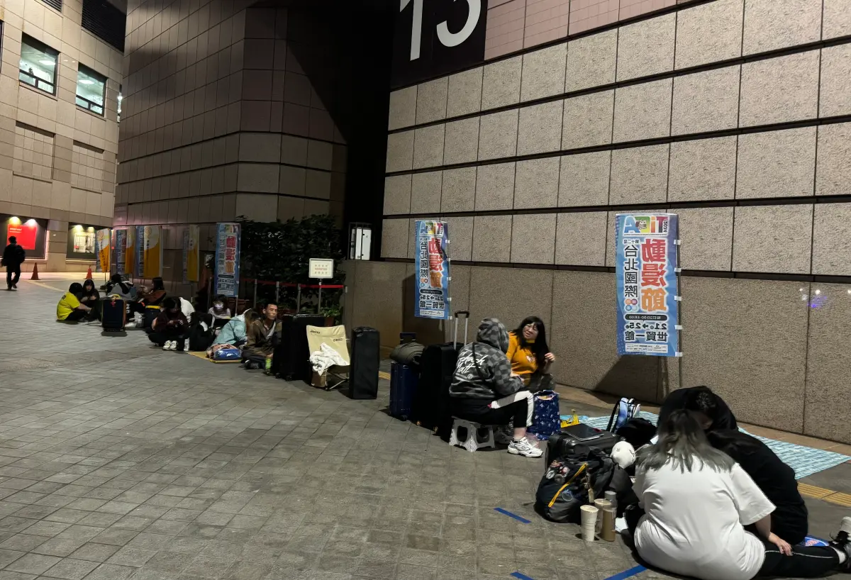 ▲第12屆台北國際動漫節來了！即將在2月1日至5日於世貿一館熱情登場，展場有不少民眾熱血夜排。（圖／記者鍾怡婷攝）