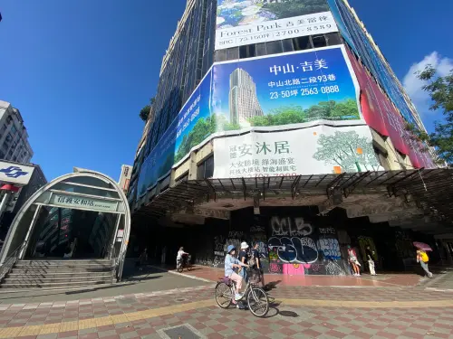 ▲雙北老屋改建發展協會理事長胡偉良認為，雙北的捷運小宅若沒車位，總價可以更低，反而更好賣。圖為信義安和站。（圖／記者徐銘穗攝）